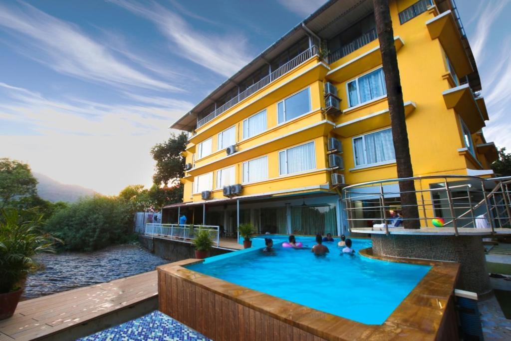 Lake View Resort Лонавала Экстерьер фото