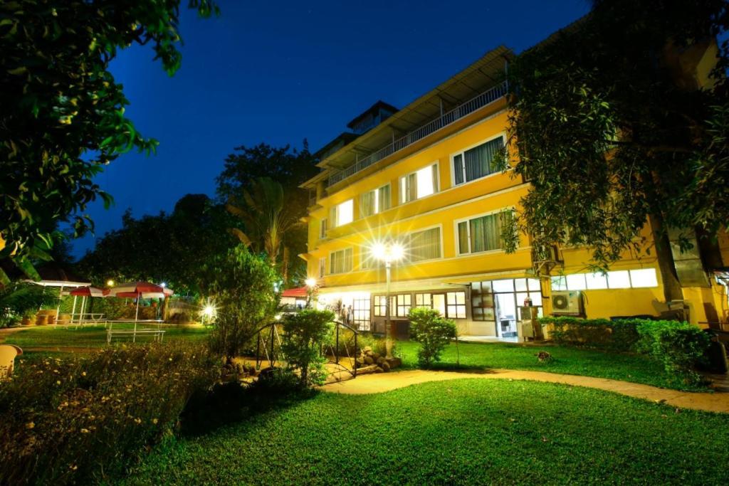 Lake View Resort Лонавала Экстерьер фото